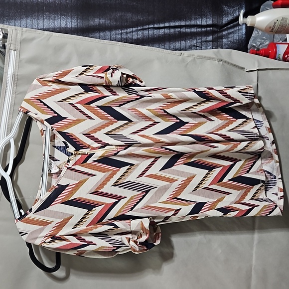 Multi color blouse size. M - Picture 1 of 2
